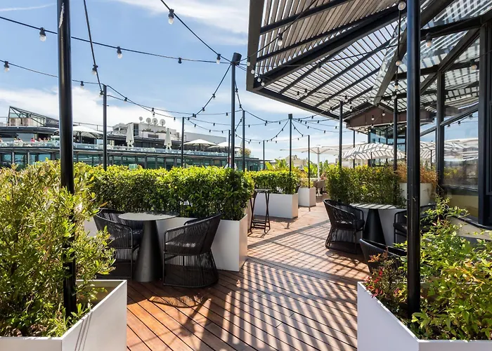 Monument Hotel